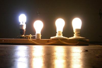 从煤油灯到太阳能灯,路灯的变革