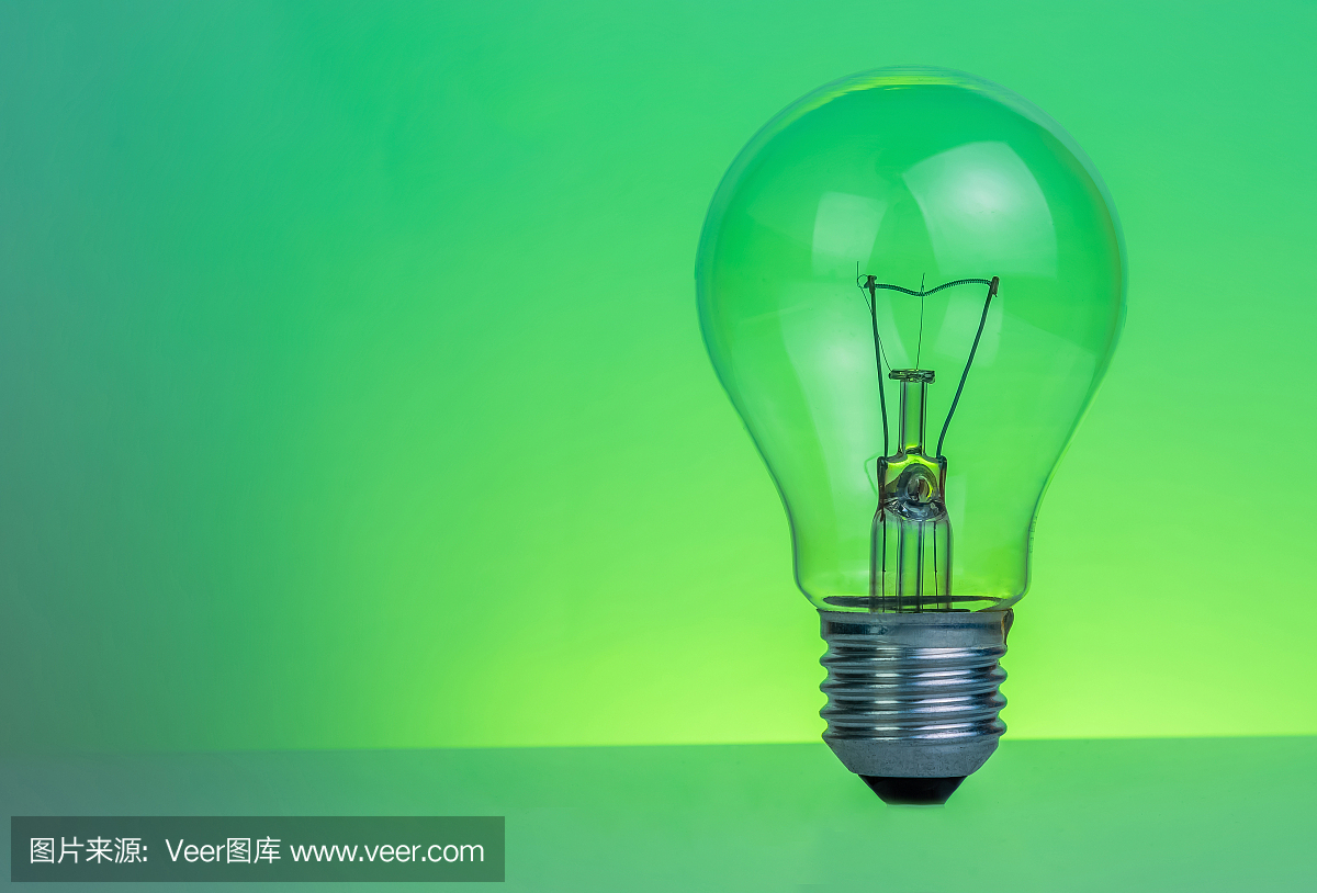 绿色背景的复古灯泡